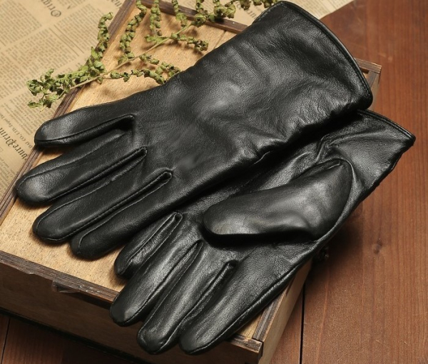 700